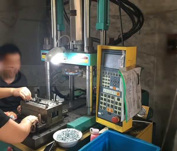 Vertical injection molding services