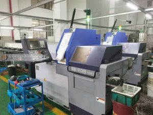 Tornitura CNC ad alimentazione automatica