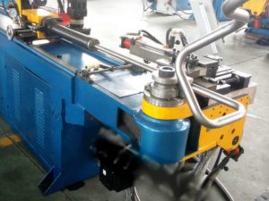 Service de cintrage de tubes CNC