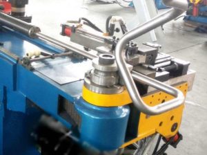 Service de cintrage de tubes CNC