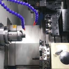 Què és la combinació de tornejat i fresat CNC